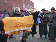 Д.Цогтбаяр: Манай аав аймагтаа адууныхаа цус сэлбэх ажлыг эхлүүлсэн хүн